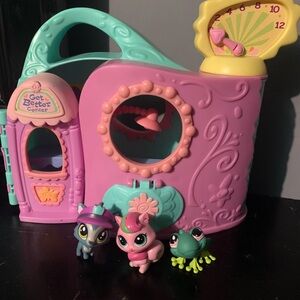 2005 Littlest Pet Shop Playset Get Better Center Hospital With 3 Figurines